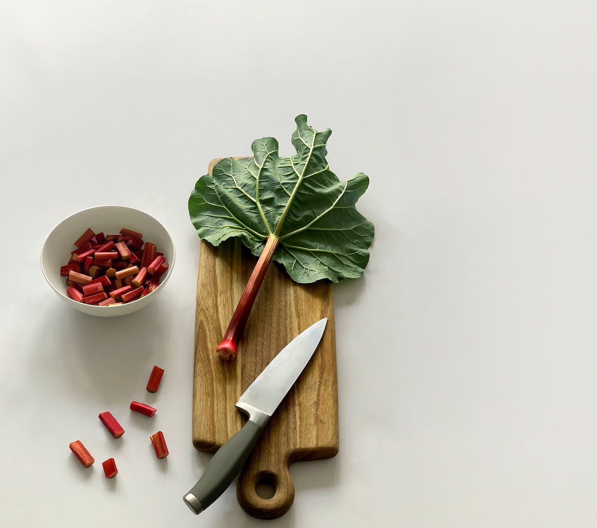 Rhubarb (Image via Pexels/Kulbir)